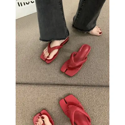 Stylish Red Pig Trotter-Shaped Flip-Flops for Women, 2026 Summer Outdoor Fashion Beach Shoes, Flat Thong Sandals