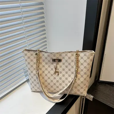 Vintage Textured Chain Shoulder Bag Women 2024