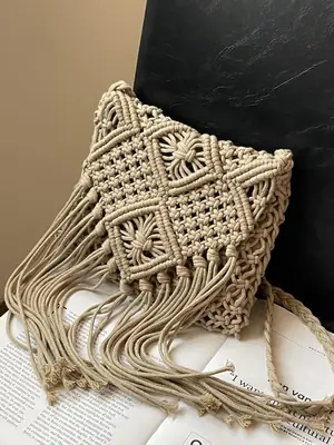 Bohemian Tassel Woven Bag Women's 2024 New Seaside Holiday Beach Bag Casual Artistic Shoulder Crossbody Bag