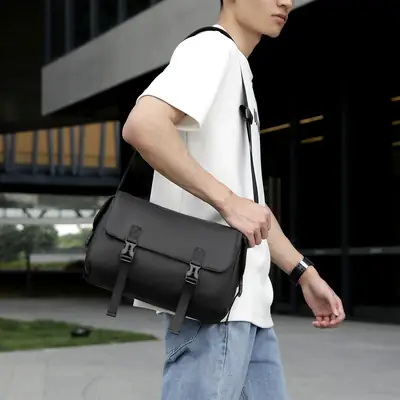 Black Retro Casual Messenger Bag for Men
