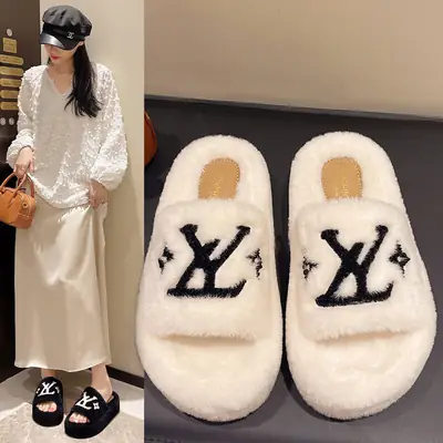 Trendy Thick-Soled Furry Slippers for Women, Suitable for Outdoor Wear, New Fashion Comfortable Letter-Patterned Cotton Slippers for Women, Autumn and Winter 2025