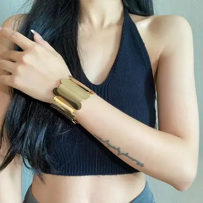 Metal Glow Open Bracelet Arm Ring Niche Design High-end Bracelet Women's Arm Bracelet Arm Bracelet Decoration Accessories