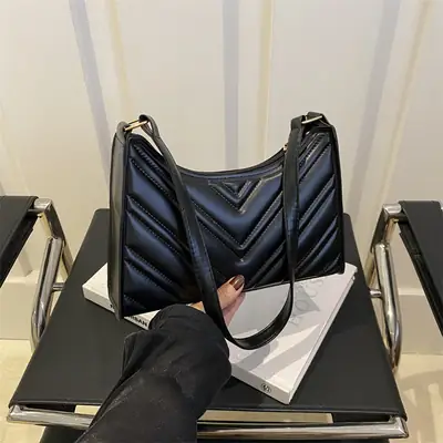 2024 Rhombus Bag for Women Black Chain Shoulder