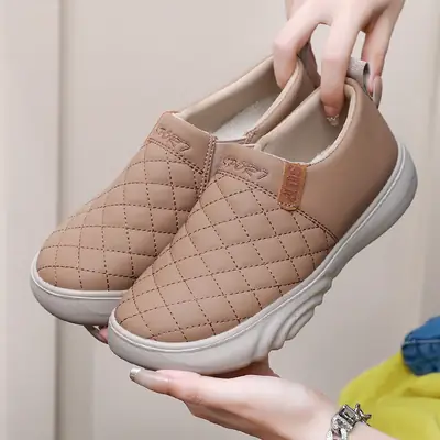 2025 Autumn New Old Beijing Cloth Shoes Women's Shoes Soft Sole Anti-Slip Middle-Aged and Elderly Mom Shoes Fashionable and Easiest for Match Beanie Shoes