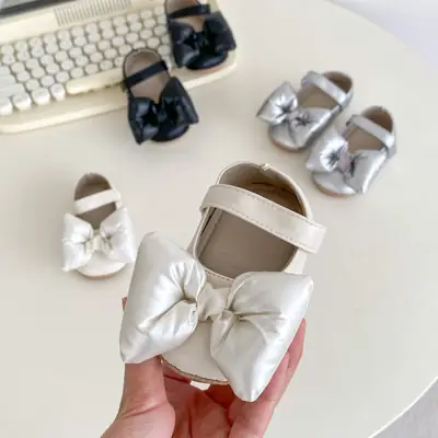 Baby Shoes 2026 Spring and Autumn Models with Large Bow, Versatile Baby Shoes with Velcro Fastening, Easy to Put on and Take Off, Soft-Soled Walking Shoes