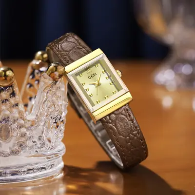 Gold Vintage Square Plate Women's Pebble Strap Quartz Watch