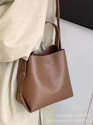 Black Retro Shoulder Bag for Women Autumn Winter 2023