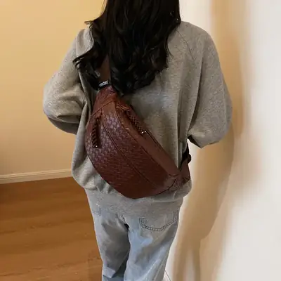 Men's Brown Crocodile Texture Crossbody Bag 34x175cm