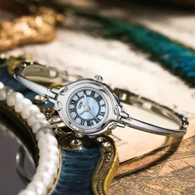 Women's Gold Quartz Watch Small Retro Design