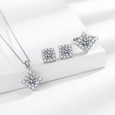 Luxury Shiny Clover Earrings for Women