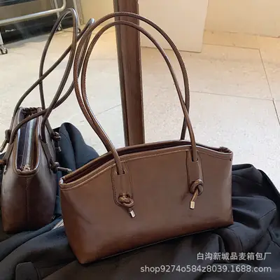 Elegant Black Retro Shoulder Bag for Women