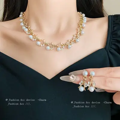 Gold Pearl Clavicle Necklace for Women