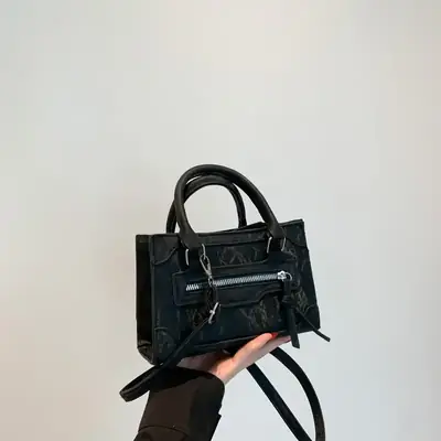 Black Korean Style Shoulder Bag with Zipper Compartment