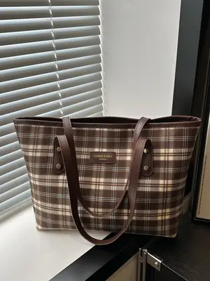 Vintage Plaid Shoulder Bag for Commuters 2024