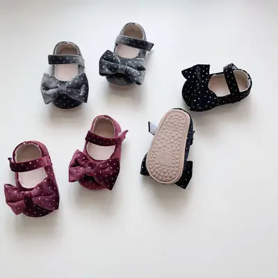 ins0-2-year-old baby toddler shoes Korean velvet soft bottom soft surface winter velvet bow hook and loop anti-drop shoes