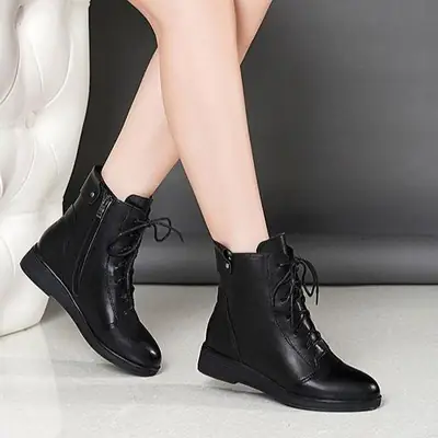Women's Black Fleece-Lined Flat Boots 2024