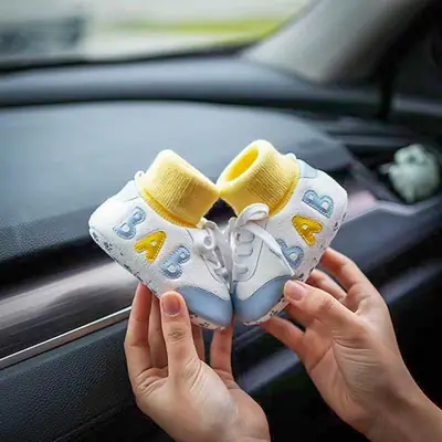 Baby shoes socks soft bottom 0-6-12 months autumn and winter baby boys and girls toddler warm cotton shoes one year old does not fall off
