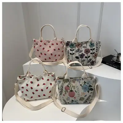 Women's Ladybug Print Shoulder Bag 2024