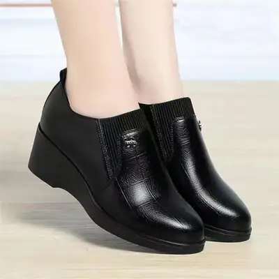Soft Leather Women's Single-layer Shoes Non-slip Soft Sole Spring and Autumn New Arrival Wedge Women's Shoes with Stylish Leather Shoes for Middle-aged Moms