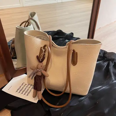 Black Retro Shoulder Bag for Women 2024 New Arrival