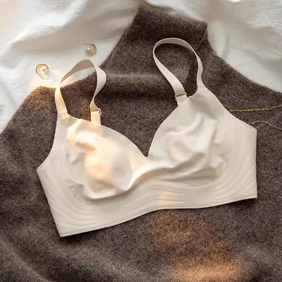 Rabbit Ears Crystal Cup Seamless Steel Ring-free Underwear Women's Big Chest Shiny Summer Thin Breathable Latex Milk Leather Bra