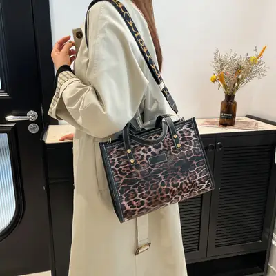 Leopard Print Women's High-end Tote Bag