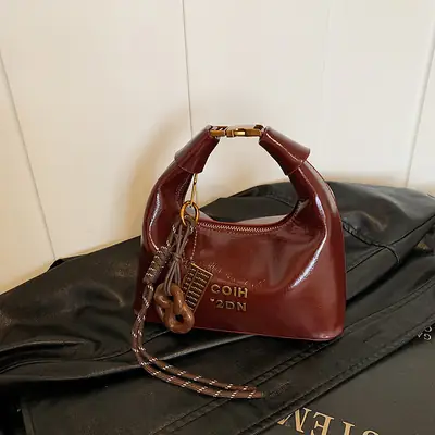 Women's Pleated Shoulder Bag Oil Wax Leather 2024 Winter Brown