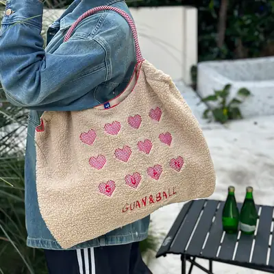 2024 Winter Chain Embroidered Shoulder Bag Black