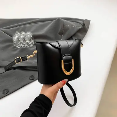 Retro Horseshoe Lock Crossbody Bag Brown 2024