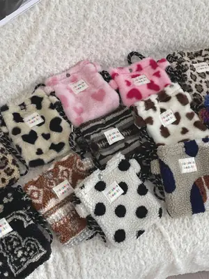 Plush Heart Print Shoulder Bag for Mobile & Cosmetics