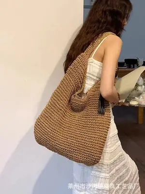Women's Straw Crossbody Bag Large Capacity Summer Beach Bag