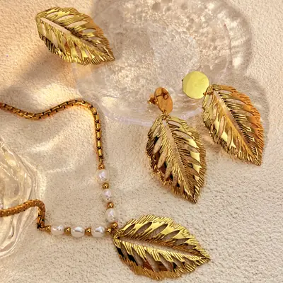 Leaves Shape Gold Necklace with Feather Pendant
