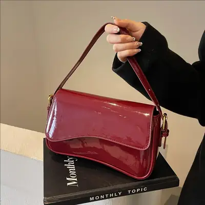 Women's Black Luxurious Crossbody Bag for Work & Commute