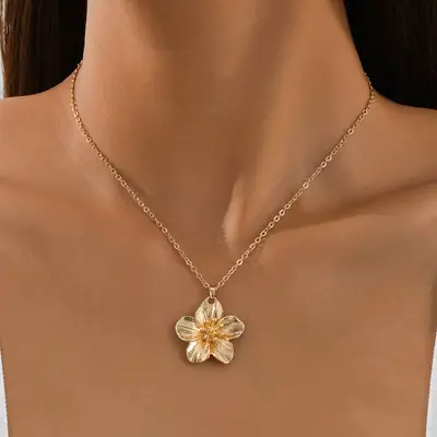 European and American Cross-border Metal Pleated Flower Pendant Necklace Vintage High Fashion Style Texture Petal Clavicle Chain Necklace