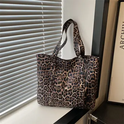 Leopard Print Women's Large Tote Bag with Handles