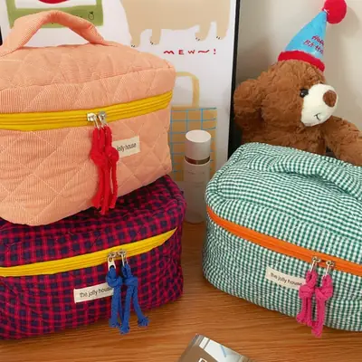 Women's Plaid Cosmetic Bag Large Capacity Portable Travel Bag