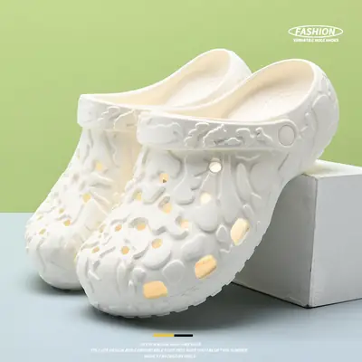 Women's White Crocodile Print Beach Slippers