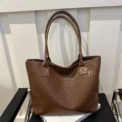Women's Woven Brown Shoulder Bag Large Capacity Winter Fashion Commuter