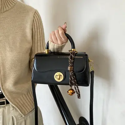 Retro Lock Brown Women's Shoulder Bag 2024