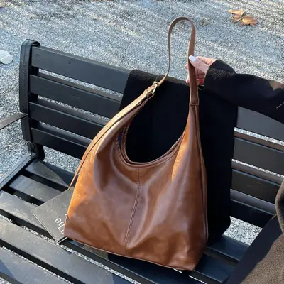 Women's Black Leather Shoulder Bag 2024 Winter Large Capacity