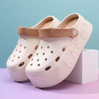 2024 slippers manufacturers new non-slip wear-resistant fashion Joker lightweight simple indoor thick-soled hole shoes wholesale