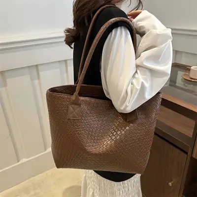 Women Woven Shoulder Bag Large Capacity Brown