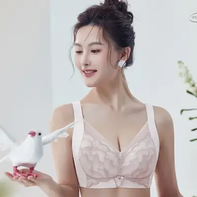Ultra-Thin Adjustable Underwear for Large Breasts