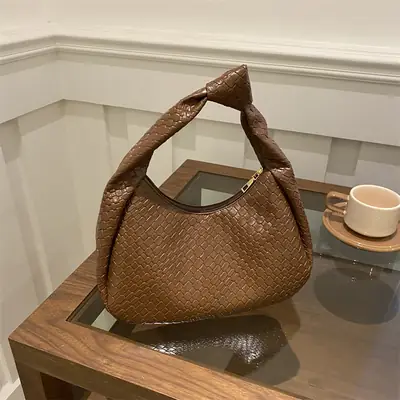 Women's Brown Crocodile-Textured Shoulder Bag 2024 New