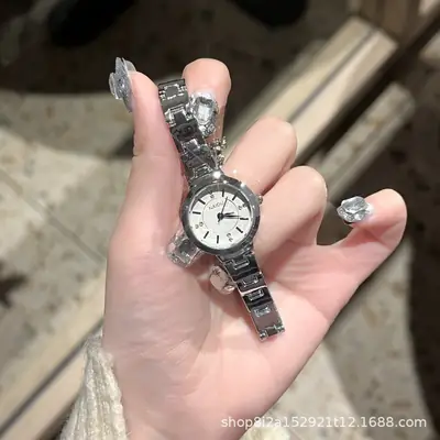 New bracelet watch ladies quartz watch casual Korean version of simple clothing Joker decorations manufacturers wholesale