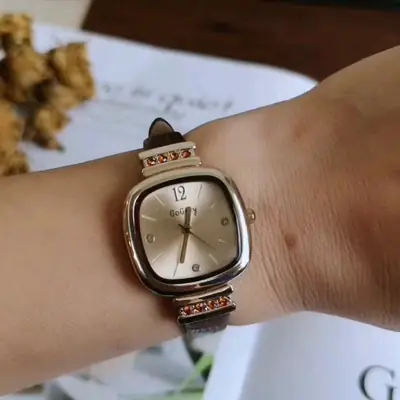 Retro Square Quartz Watch Black Strap for Women
