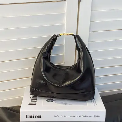 2025 Winter Black French Style Shoulder Bag