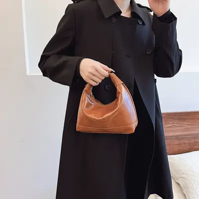Women's Niche Shoulder Bag Brown Leather 2025 Spring