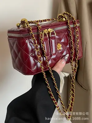 Women's Diamond Chain Shoulder Bag Maroon 2025