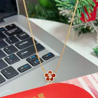 Red Flower Fan Qi Necklace for Women